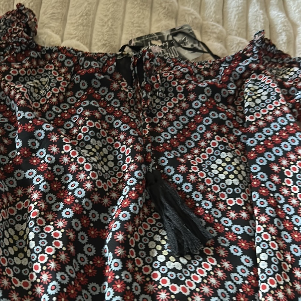 Size small multicolor printed baby doll top with 3/4 sleeves - Picture 2 of 7
